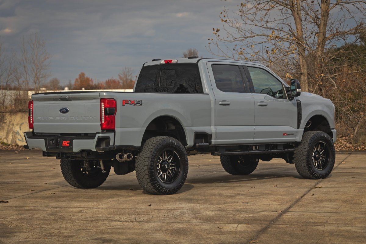 Ford F-250 Super Duty Suspension Lift Kit - Front + Rear - Rough Country - 4.5 Inch Lift Kit | V2 | Diesel - '23-'25